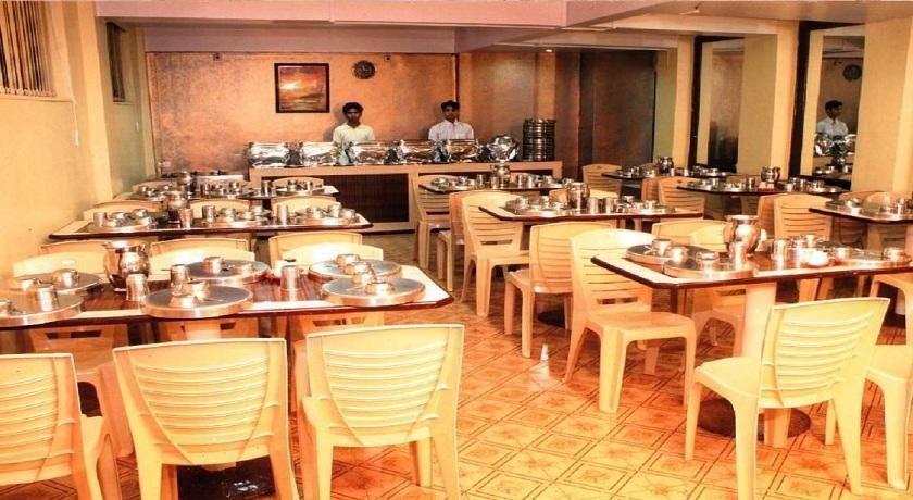 Hotel Rahil International Mahabaleshwar Bagian luar foto